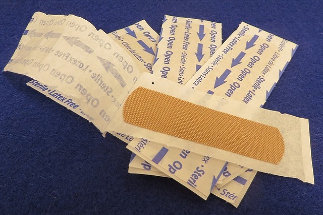Cách điều trị kích ứng da từ băng y tế