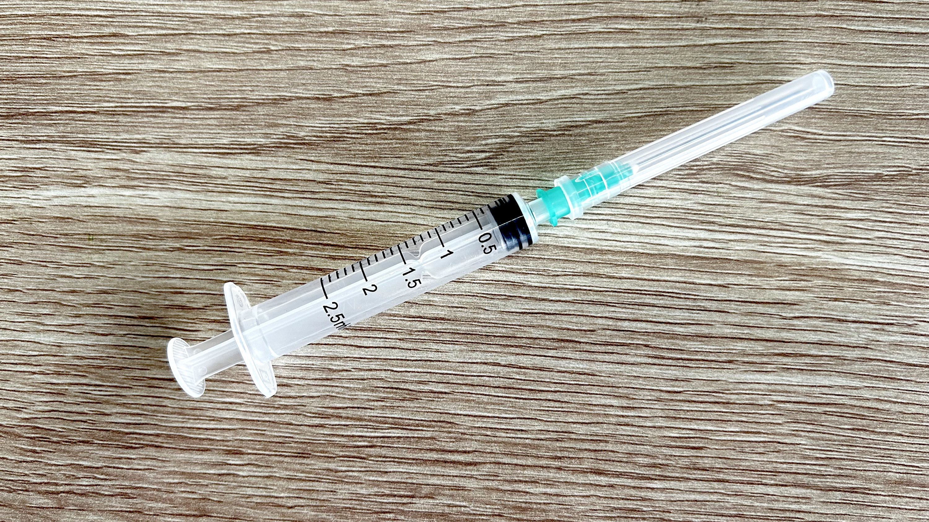 ống ti&ecirc;m 2,5ml c&oacute; kim 21G